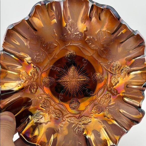 Millersburg amethyst Grape Wreath 4 feather variant ruffled bowl Carnival Glass - Picture 2 of 4